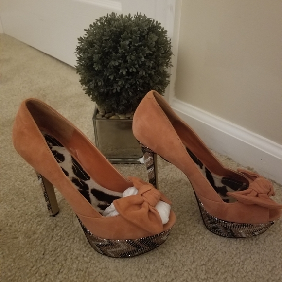 Shoe - Picture 1 of 6